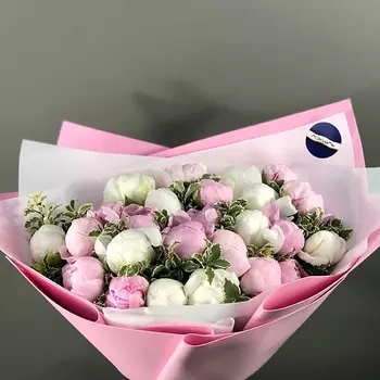 ЛЭТУАЛЬ FLOWERS Букет из 25 пионов Комплимент Королеве