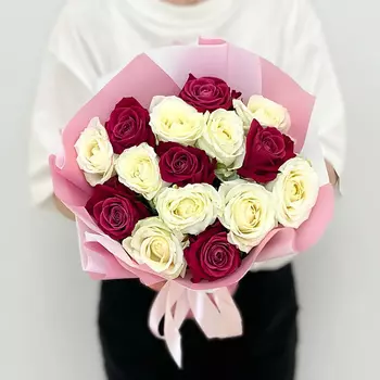 ЛЭТУАЛЬ FLOWERS Букет из белых и розовых роз Шангрила 15 шт