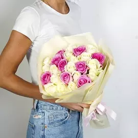 ЛЭТУАЛЬ FLOWERS Букет из белых и розовых роз Россия 25 шт. (40 см)