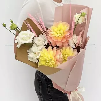 ЛЭТУАЛЬ FLOWERS Букет из георгин, эустом и колосков