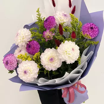 ЛЭТУАЛЬ FLOWERS Букет из георгин, солидаго и сухоцветов