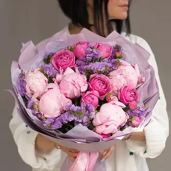 ЛЭТУАЛЬ FLOWERS Букет из Пионов и Роз " Трепетные слова" Л Этуаль Flowers