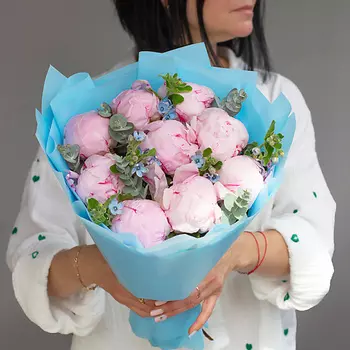 ЛЭТУАЛЬ FLOWERS Букет из розовых пионов с незабудками "Романтика лета" 9 шт