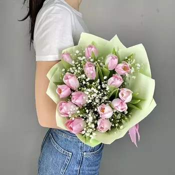 ЛЭТУАЛЬ FLOWERS Букет из розовых тюльпанов и гипсофилы