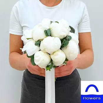 ЛЭТУАЛЬ FLOWERS Букет невесты из белых пионов с эвкалиптом