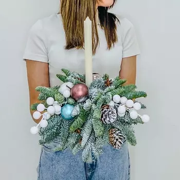 ЛЭТУАЛЬ FLOWERS Новогодняя композиция из нобилиса со свечой и декором Льдинка