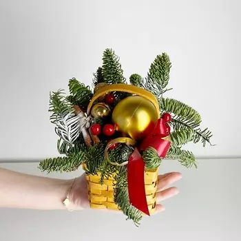 ЛЭТУАЛЬ FLOWERS Новогодняя композиция "Рождественский подарок"