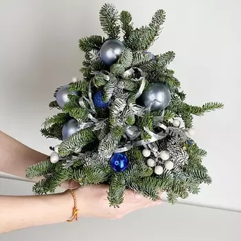 ЛЭТУАЛЬ FLOWERS Новогодняя композиция "Снежная ёлочка"