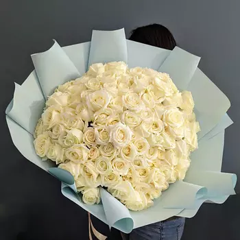 MADE KRIS Букет из 101-ой розы "Белые стихи"