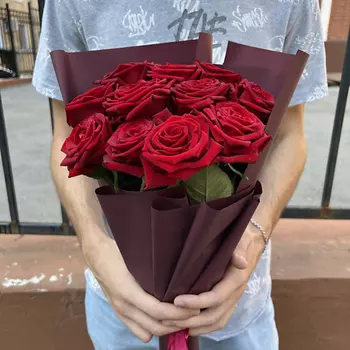 MADE KRIS Букет из 11 красных роз "Алые паруса"