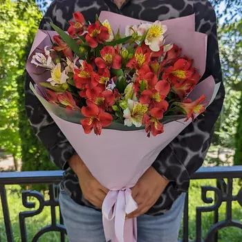 MADE KRIS Букет из 15 альстромерий "Лилит"