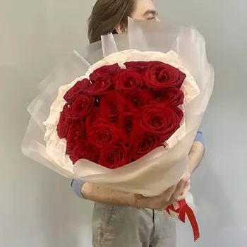 MADE KRIS Букет из 19 красных роз "Красное зарево"