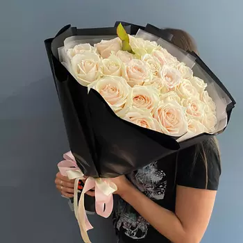 MADE KRIS Букет из 25-ти роз "Белоснежное кружево"