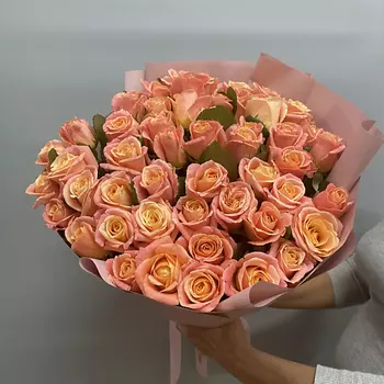 MADE KRIS Букет из 51 розы Мисс Пигги "Розовый рассвет"