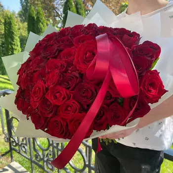 MADE KRIS Букет из 75 красных роз "Страстные чувства"