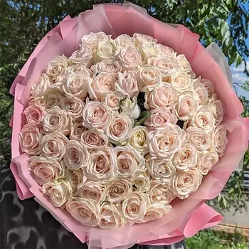 MADE KRIS Букет из 75-ти роз "Белый пляж"