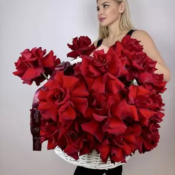 MARIMAY Корзина красных французских роз Explorer