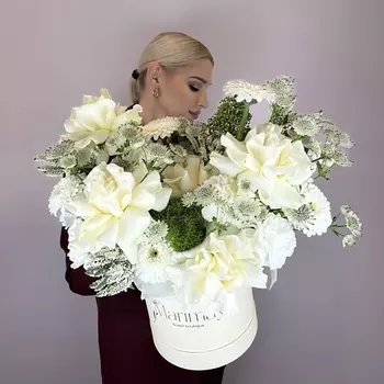 MARIMAY Букет в шляпной коробке «Молочный бриз»