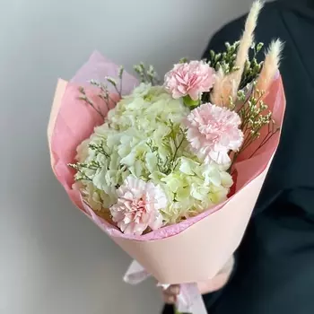 MARIMAY «Нежный момент» — изящный мини-букет с гортензией и диантусами