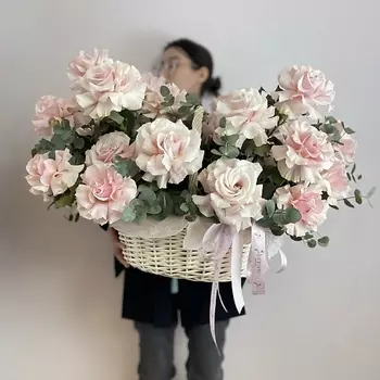 MARIMAY «Тайна розового сада» — нежно-розовые французские розы с эвкалиптом в корзине