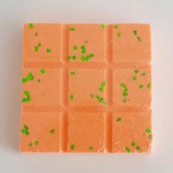 MIPASSIONCORP Бомбочка для ванны с игрушкой внутри "Веселый мандарин" 1.0