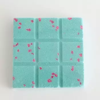 MIPASSIONCORP Бомбочка для ванны с игрушкой внутри "Мятно-клубничная карамель" 1.0