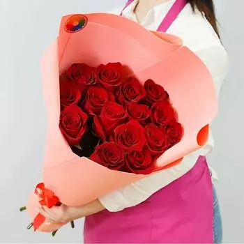 МИР ЦВЕТОВ Моно букет из 15 красных роз