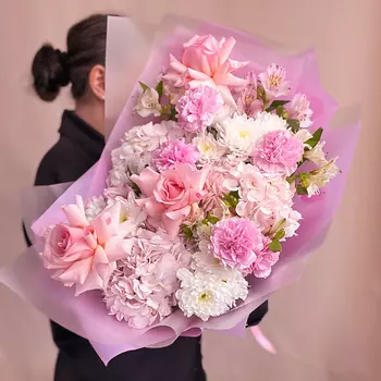 MOJNO FLOWERS Нежный розово-белый букет с гортензией, розой, альстромерией, гвоздикой, хризантемой