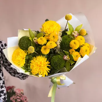MOJNO FLOWERS Яркий желтый зеленый букет с орхидеями, хризантемами, гвоздиками