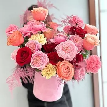 МОСРОЗАОПТ Композиция в шляпной коробке "Дива"