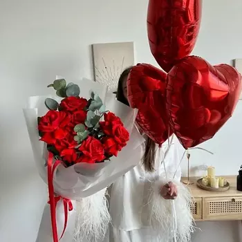 МY MOMENT Комбо красные французские розы и 3 фольгированных шарика