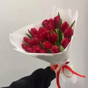 ПИОН ЦВЕТОЧНАЯ СТУДИЯ Букет из красных тюльпанов