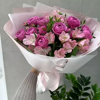 ПИОН ЦВЕТОЧНАЯ СТУДИЯ Красивый букет с кустовой пионовидной розой