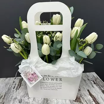 ПИОН ЦВЕТОЧНАЯ СТУДИЯ Сумочка с белыми тюльпанами