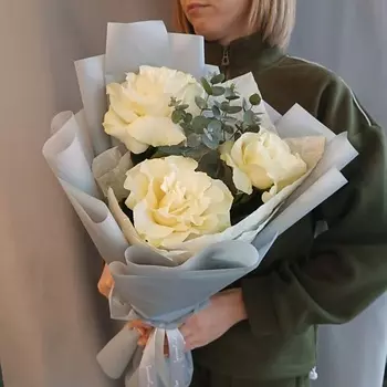 ПИОН ПИОНЫЧ Букет из французских роз и эвкалипта