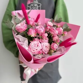 ПИОН ПИОНЫЧ Букет из кустовых роз, эвкалипта.