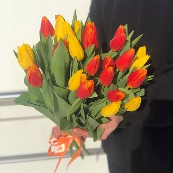 ПИОН ПИОНЫЧ Микс из желтых и оранжевых тюльпанов