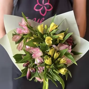 ПЯТЬ ЦВЕТОВ Букет 7 альстромерий микс