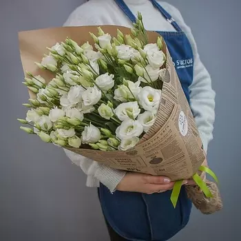 ПЯТЬ ЦВЕТОВ Букет из 19 эустом в крафте