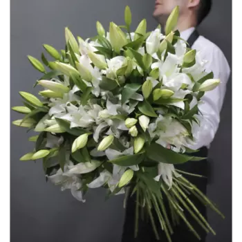 ПЯТЬ ЦВЕТОВ Букет из 29 белых лилий