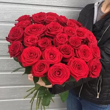 ПЯТЬ ЦВЕТОВ Букет из 29 красных роз, Эквадор 50 см