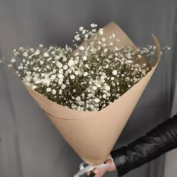 ПЯТЬ ЦВЕТОВ Букет из 3 белых гипсофил в крафте