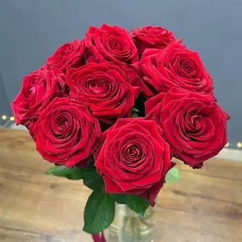 РОСА СТУДИЯ ЦВЕТОВ 9 ароматных красных роз