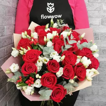 Роза с эустомой