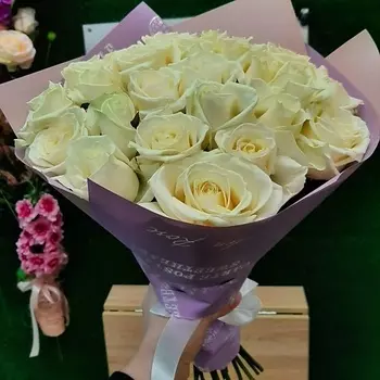 РОЗЫ УРАЛА Букет из 25 белых роз