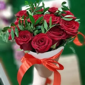 РОЗЫ УРАЛА Букет из красных роз "Бордовый комплимент"