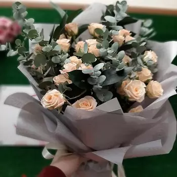 РОЗЫ УРАЛА Букет из кустовых роз "Нежный шелест"