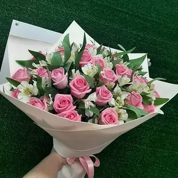 РОЗЫ УРАЛА Букет из роз и альстромерий "Розовые мечты"