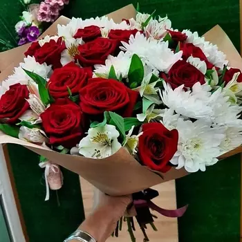 РОЗЫ УРАЛА Букет роз и хризантем "Встреча"