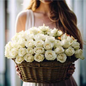 РОЗЫ УРАЛА Корзина из 51 белой розы